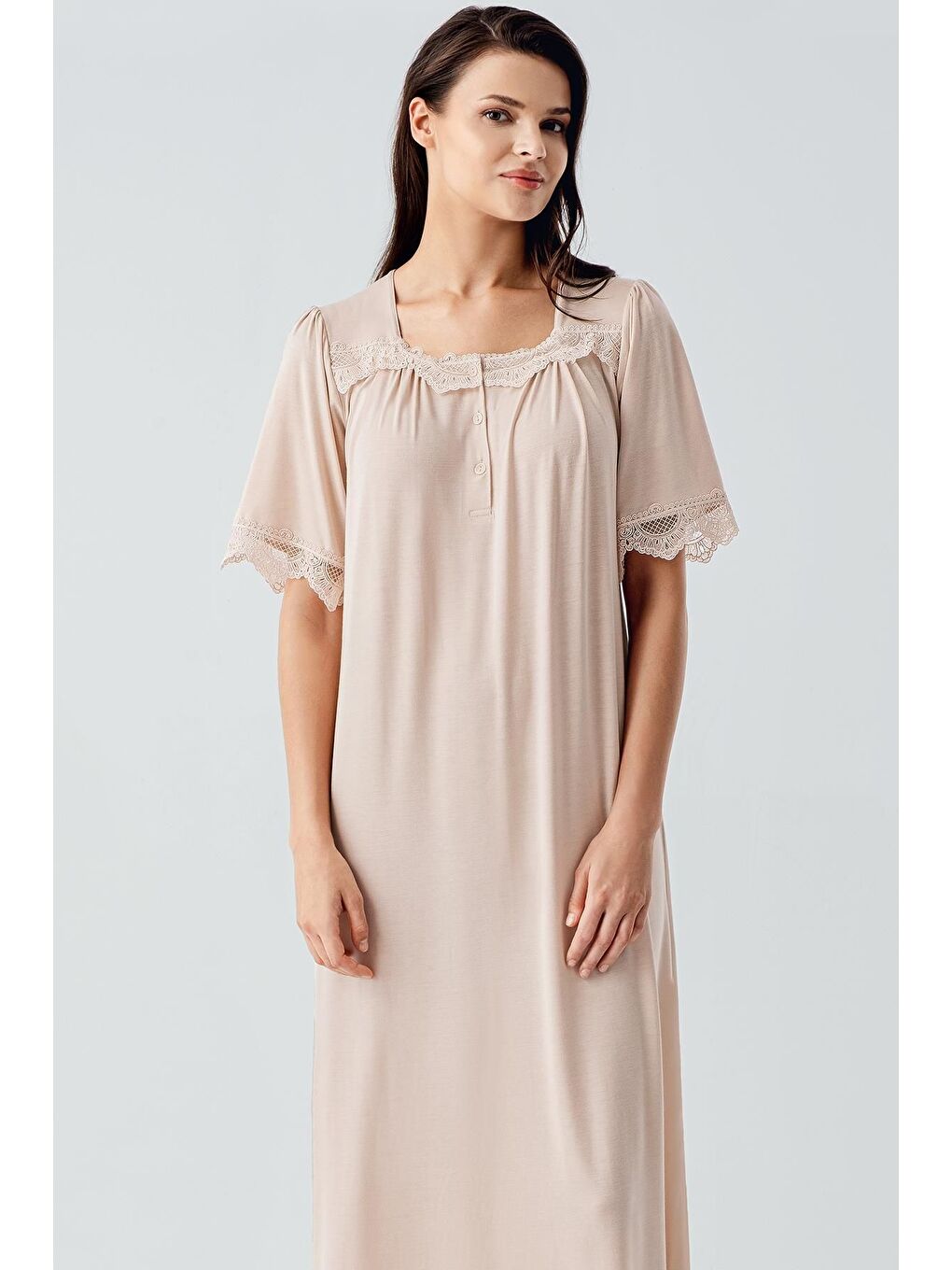 Bej Dantelli Düğmeli Kısa Kollu Esnek Viskoz Uzun Gecelik 17111-1
