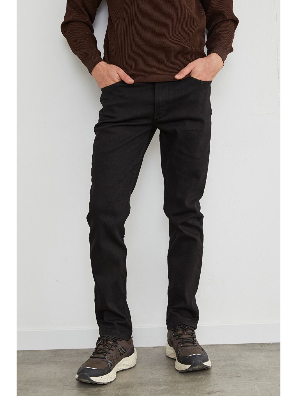 Siyah Fermuarlı Straight Jean Pantolon-1