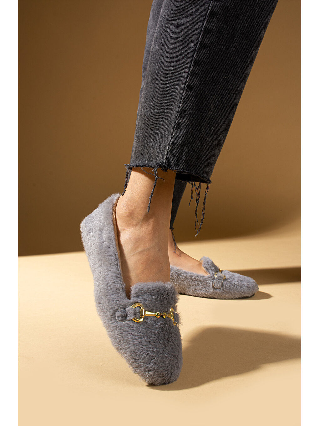 Gri Gold Tokalı Pelüş Tüylü Kumaş Kadın Babet P01 34 24-2