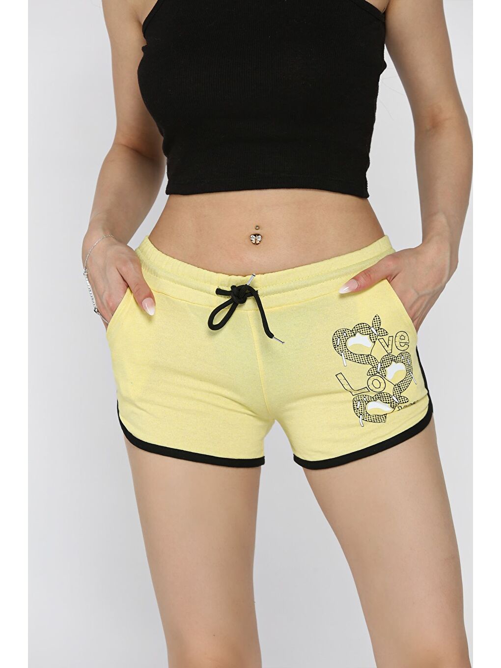 Sarı Baskılı Kadın Mini Şort-1