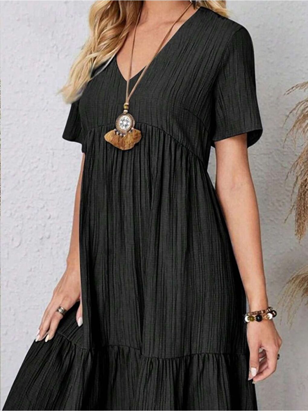 Siyah Kadın Kısa Kollu V Yakalı Fırfırlı Bürümcük Elbise-1
