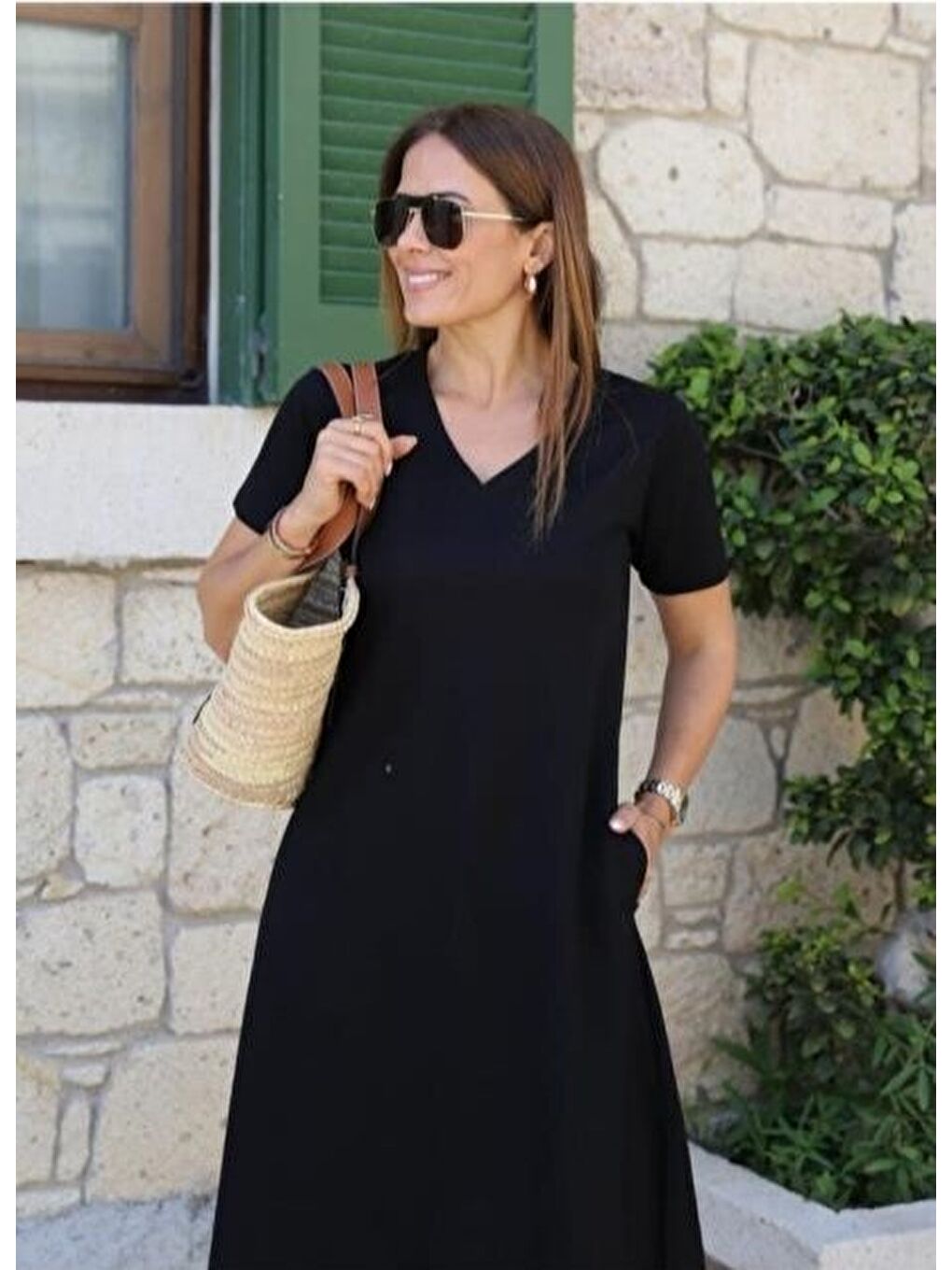 Siyah Kadın Kısa Kollu V Yaka Cepli A Kesim Detaylı Viskon Elbise-1