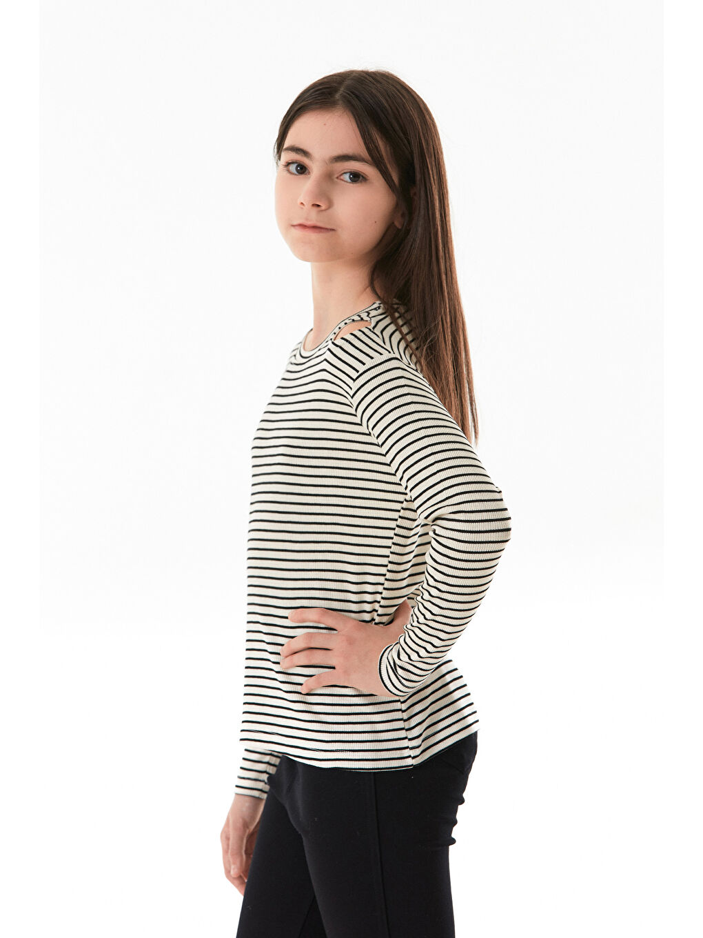 Siyah Omzu Pencere Detaylı Çizgili Kız Çocuk Body-2