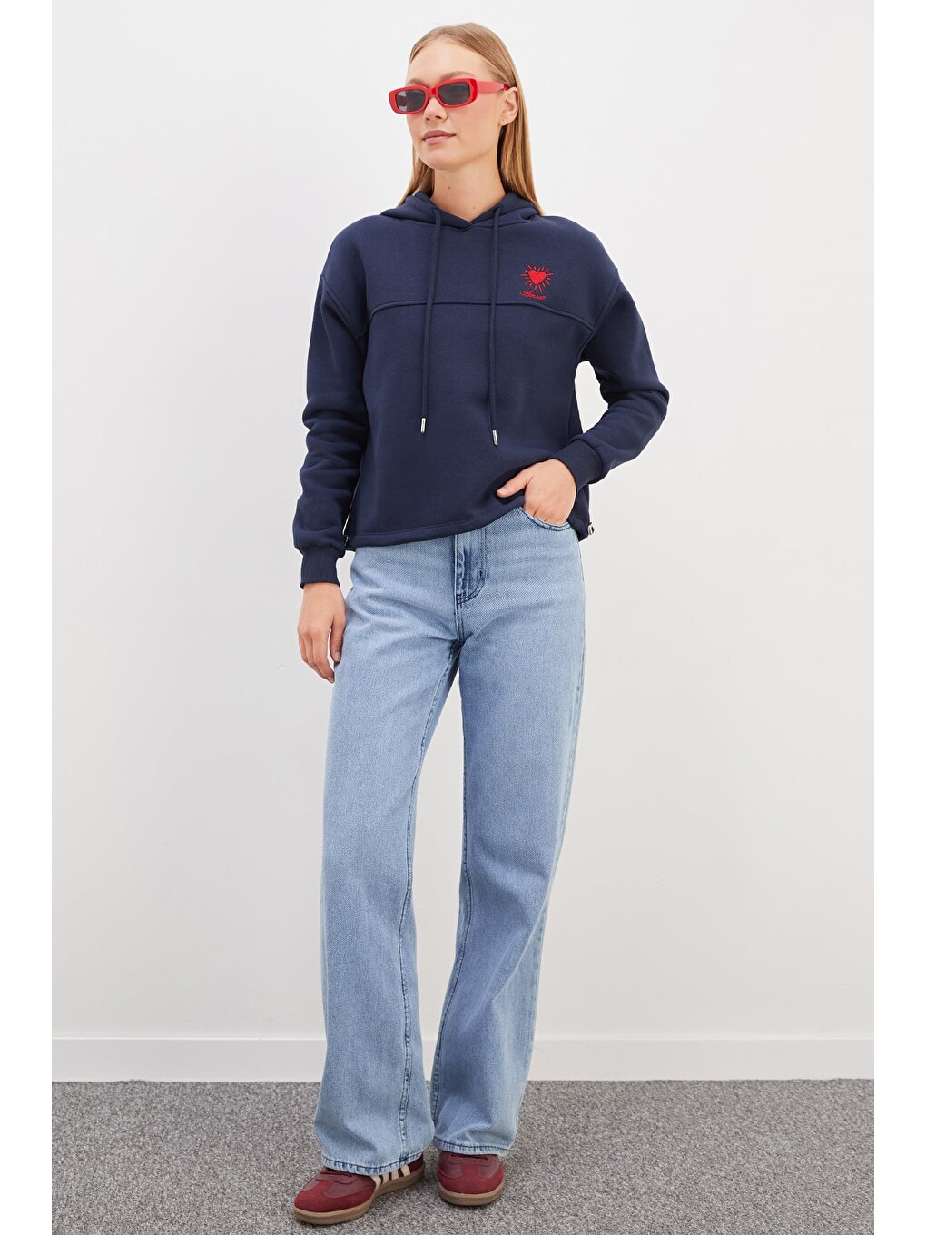 Lacivert 3 İplik Kalp Nakışlı Kapüşonlu Stoperli Sweatshirt-2
