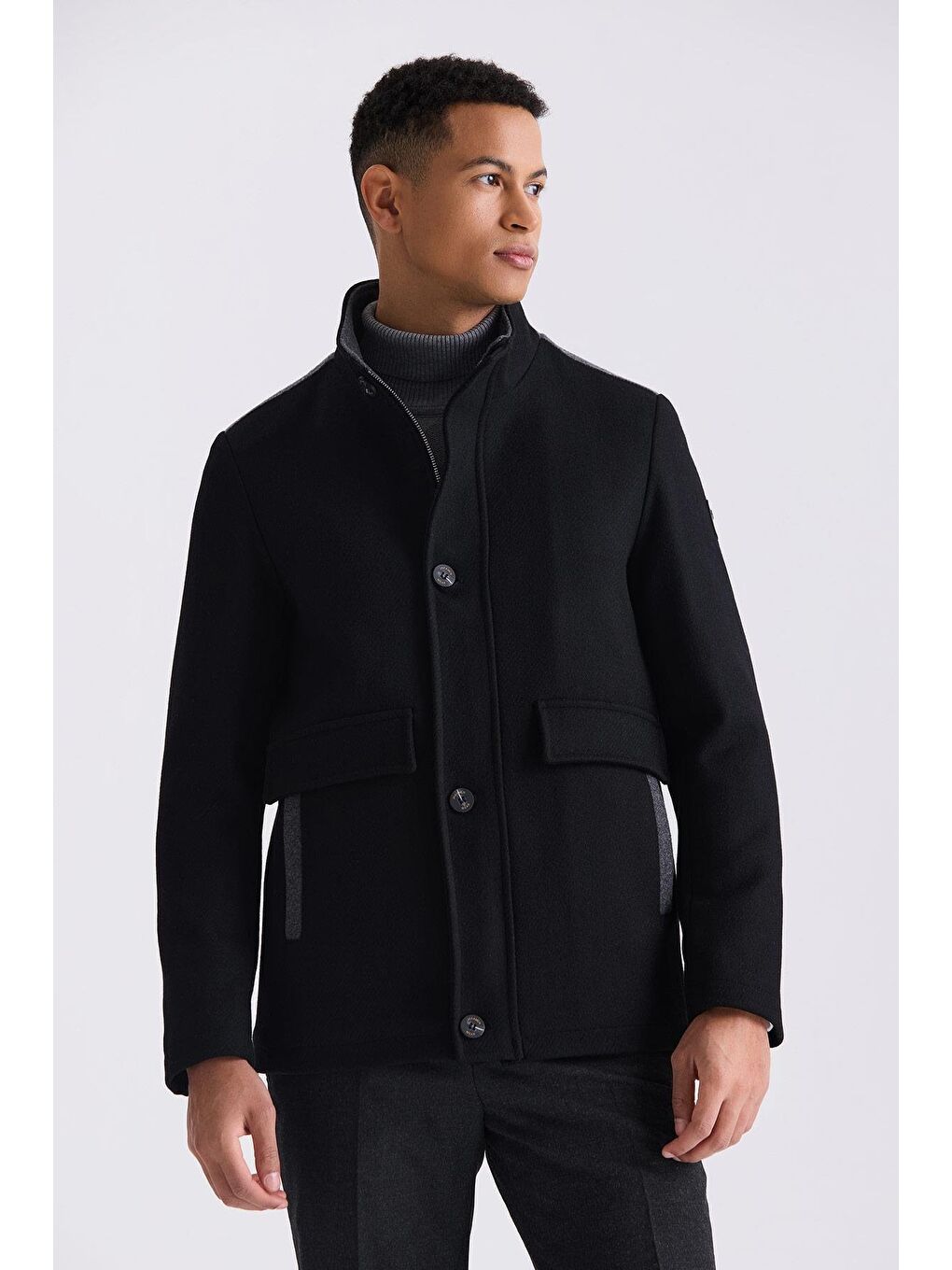 Siyah Regular Fit Hakim Yaka Yünlü Spor Kaban