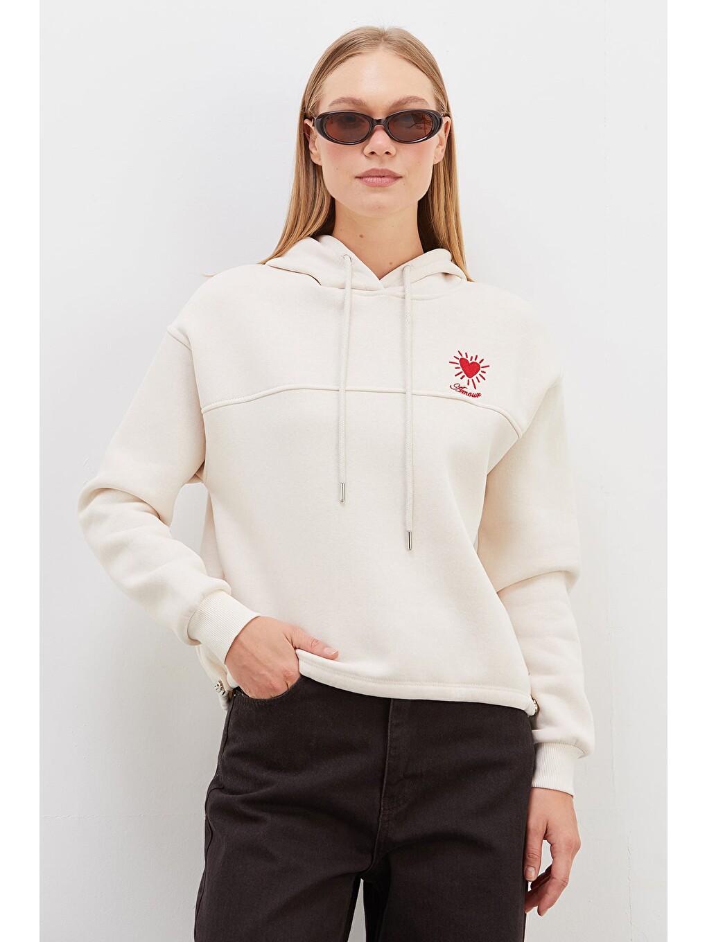 Bej 3 İplik Kalp Nakışlı Kapüşonlu Stoperli Sweatshirt