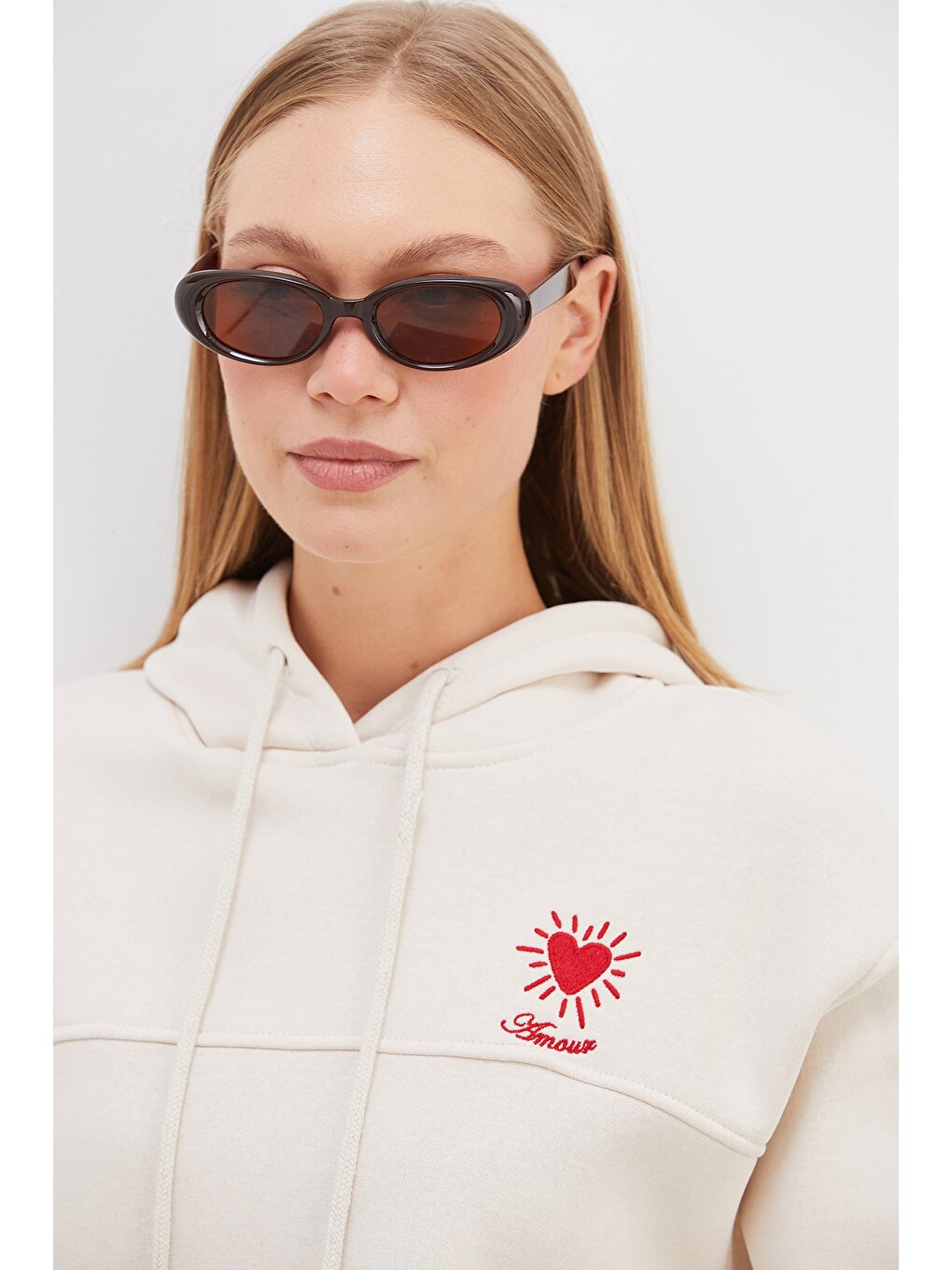 Bej 3 İplik Kalp Nakışlı Kapüşonlu Stoperli Sweatshirt-1