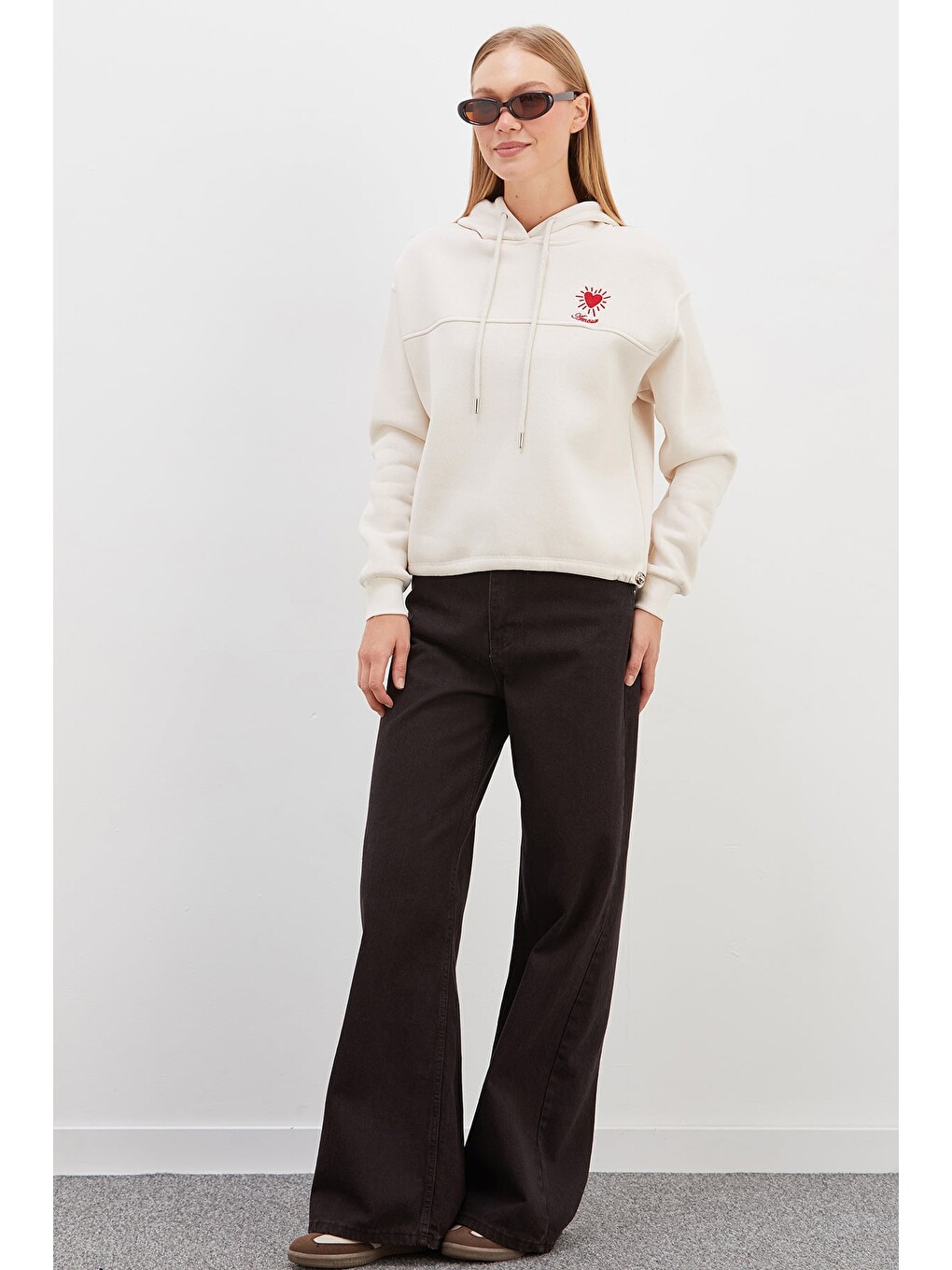 Bej 3 İplik Kalp Nakışlı Kapüşonlu Stoperli Sweatshirt-3