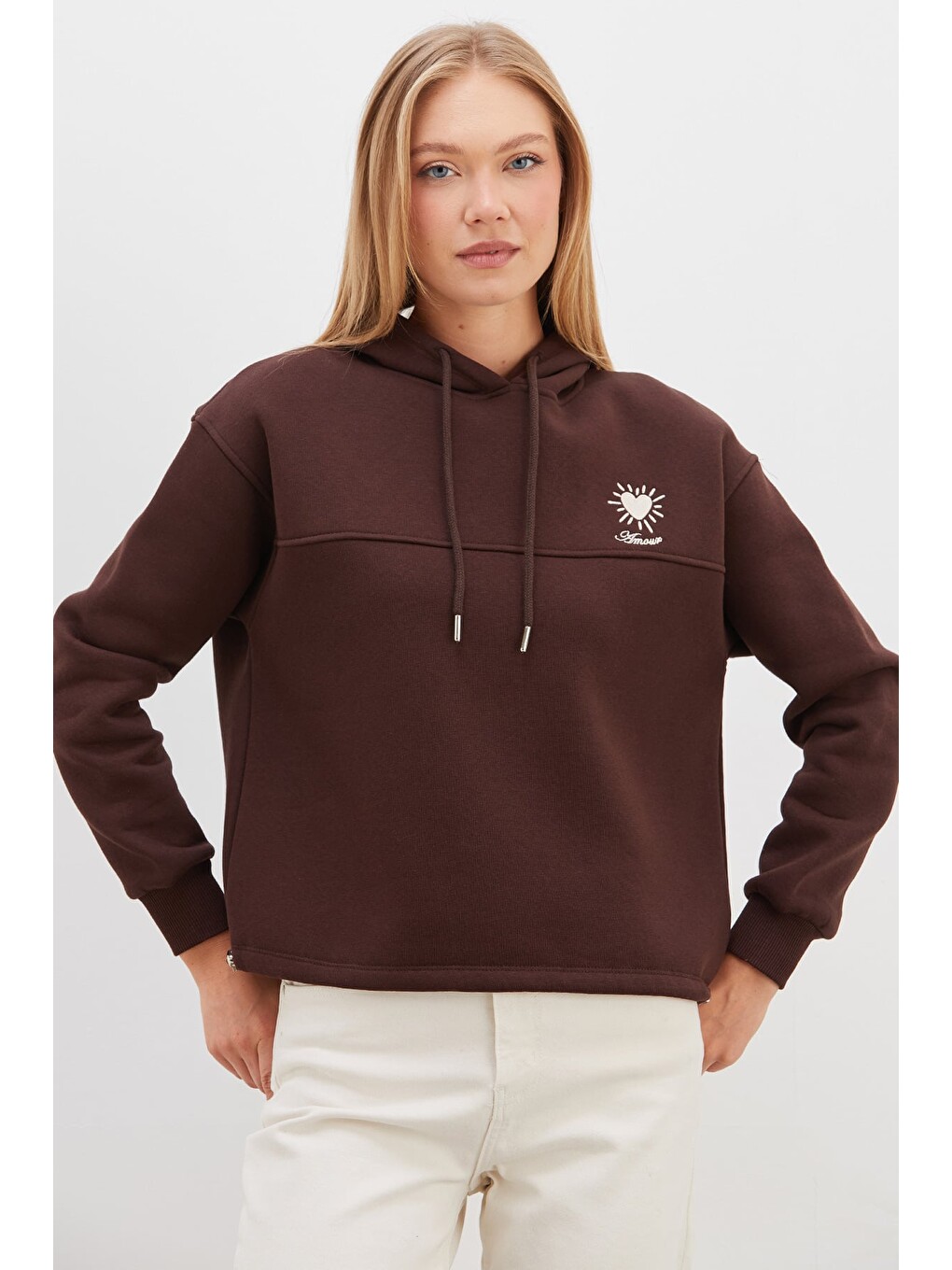 Kahverengi 3 İplik Kalp Nakışlı Kapüşonlu Stoperli Sweatshirt-2