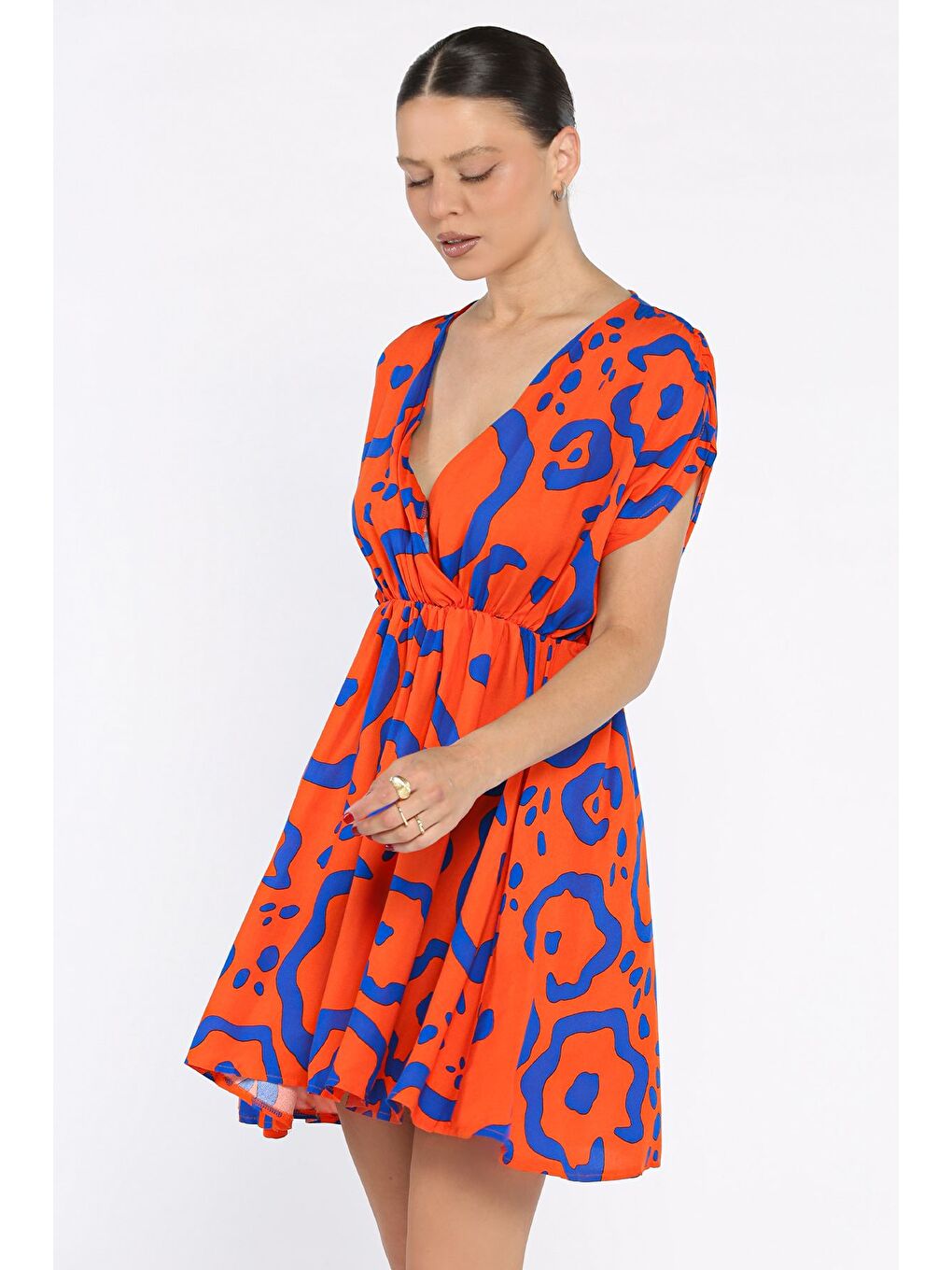 Turuncu Desenli Kruvaze Yaka Bel Lastikli Kadın Mini Elbise-1