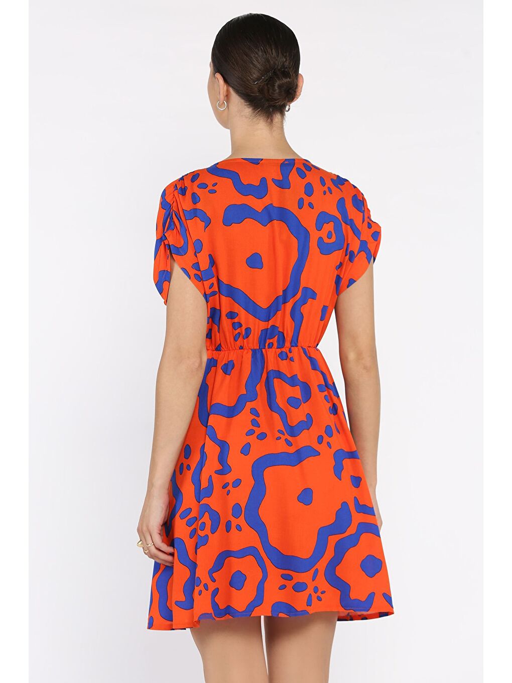 Turuncu Desenli Kruvaze Yaka Bel Lastikli Kadın Mini Elbise-2