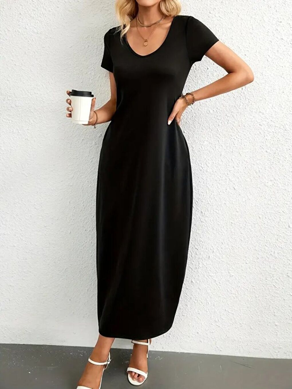 Siyah Kadın Kısa Kollu Yakası Yuvarlak Cepli Viskon Elbise-1