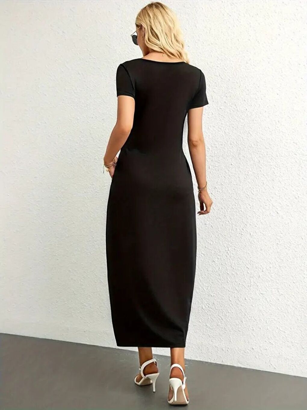 Siyah Kadın Kısa Kollu Yakası Yuvarlak Cepli Viskon Elbise-3