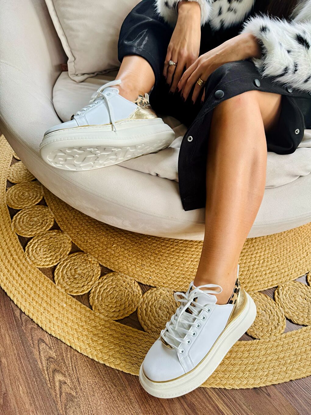 Kadın Beyaz Gold Leopar Desenli Yüksek Taban Günlük Sneakers Ve Spor Ayakkabı Taban 6 Cm.