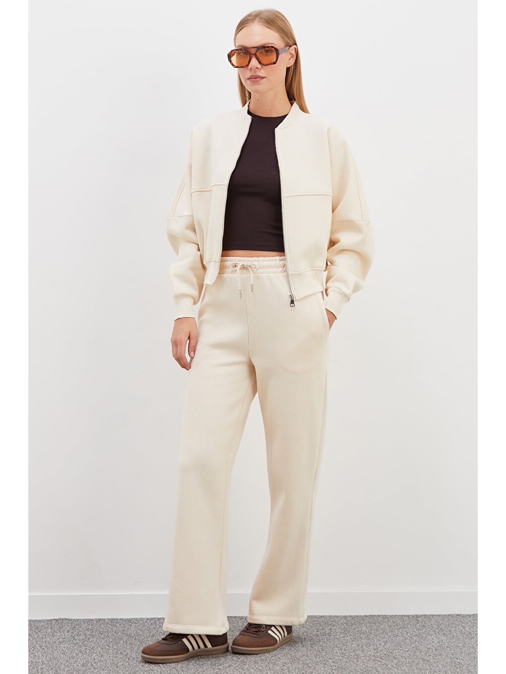 Bej 3 İplik Basic Fermuarlı Dik Yaka Crop Sweatshirt-3