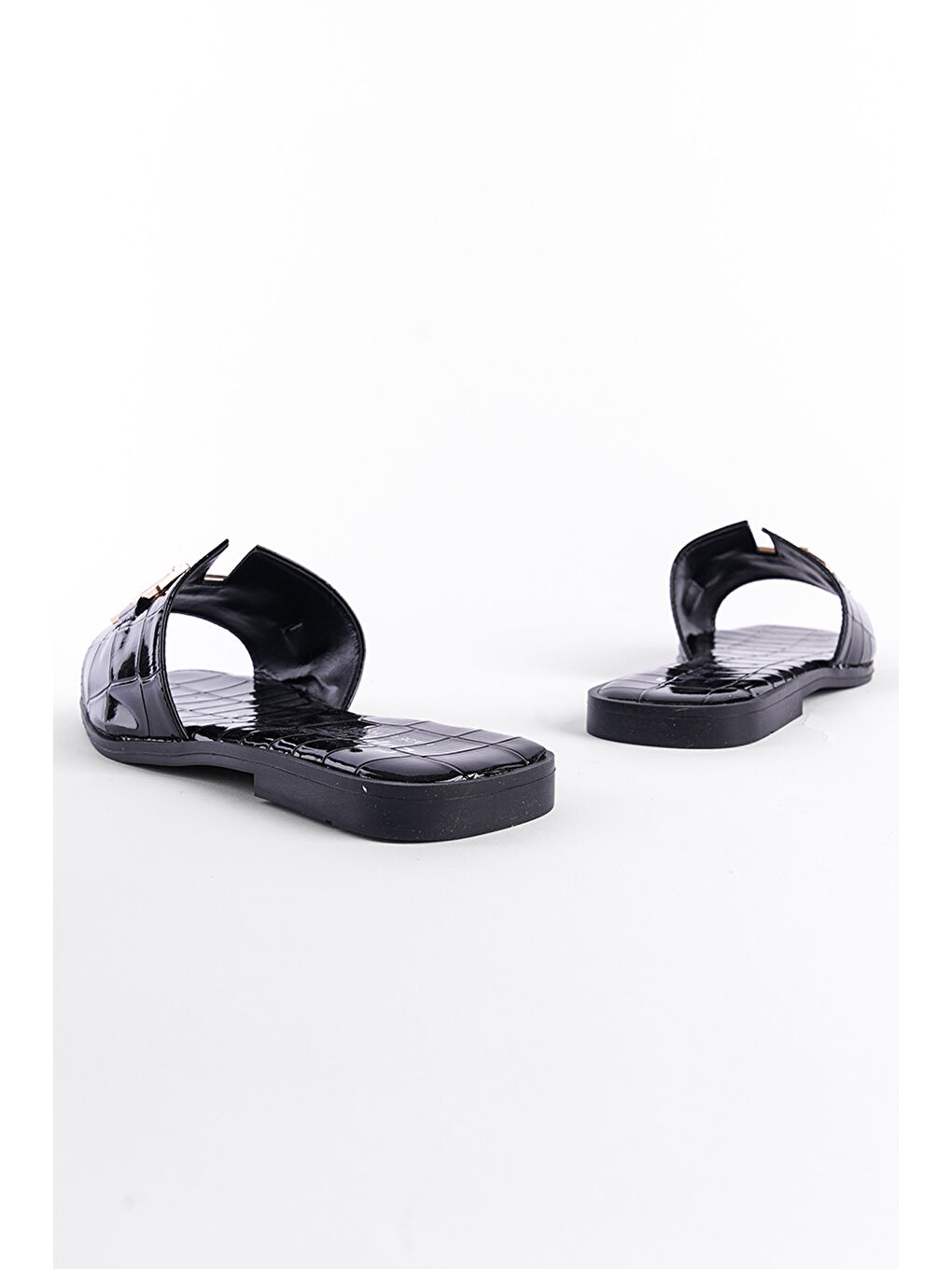 Siyah Kadın H Gold Tokalı Terlik-2