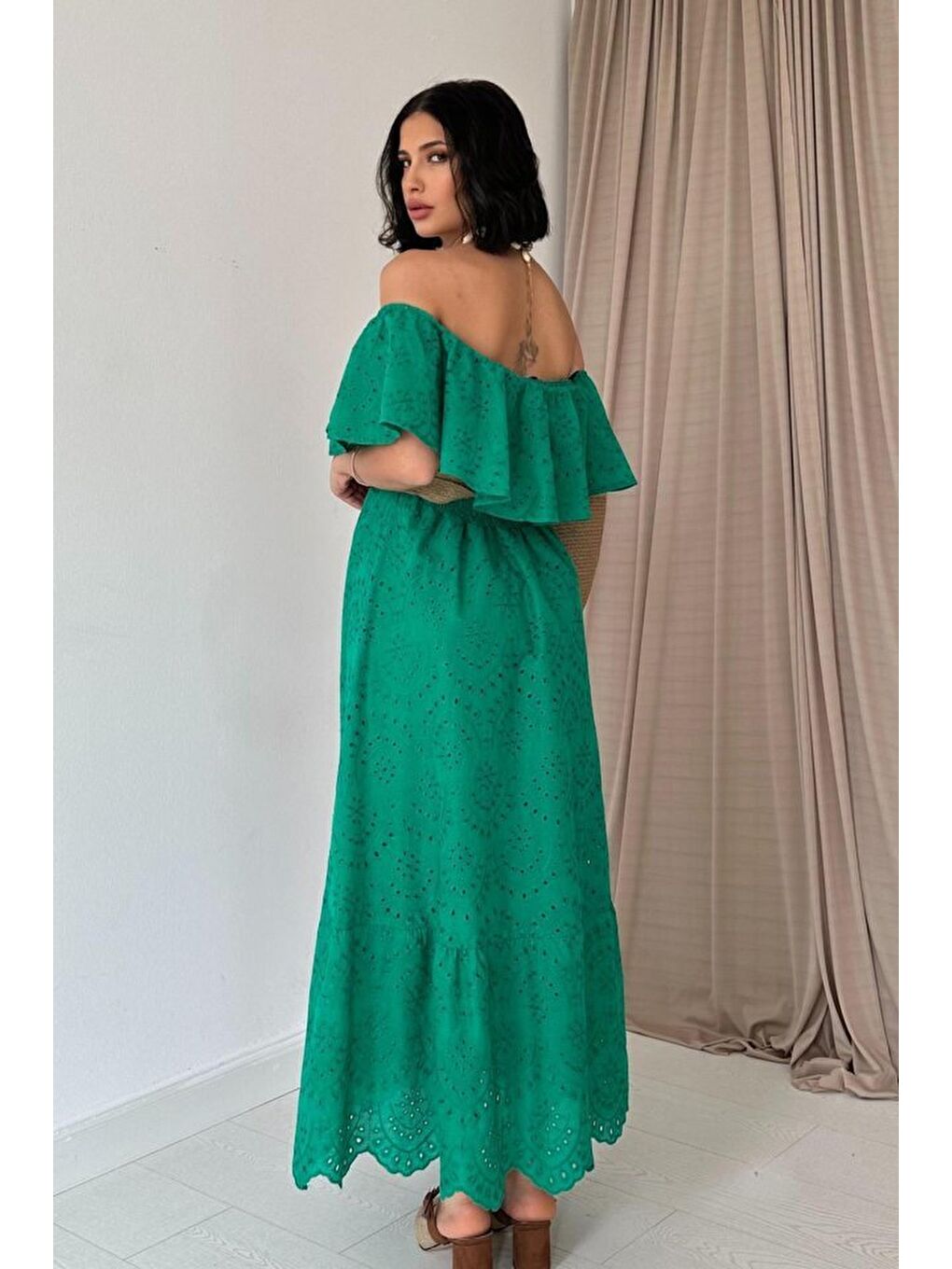 Yeşil Omzu Lastikli Brode Elbise-3