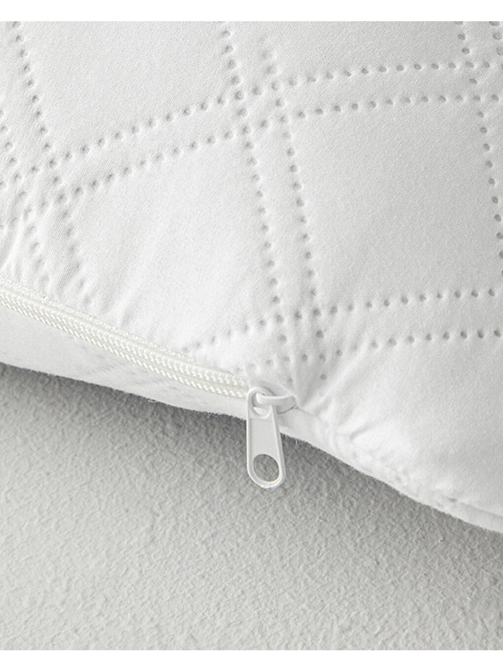 Star Kapitoneli Yastık Koruyucu Beyaz-1