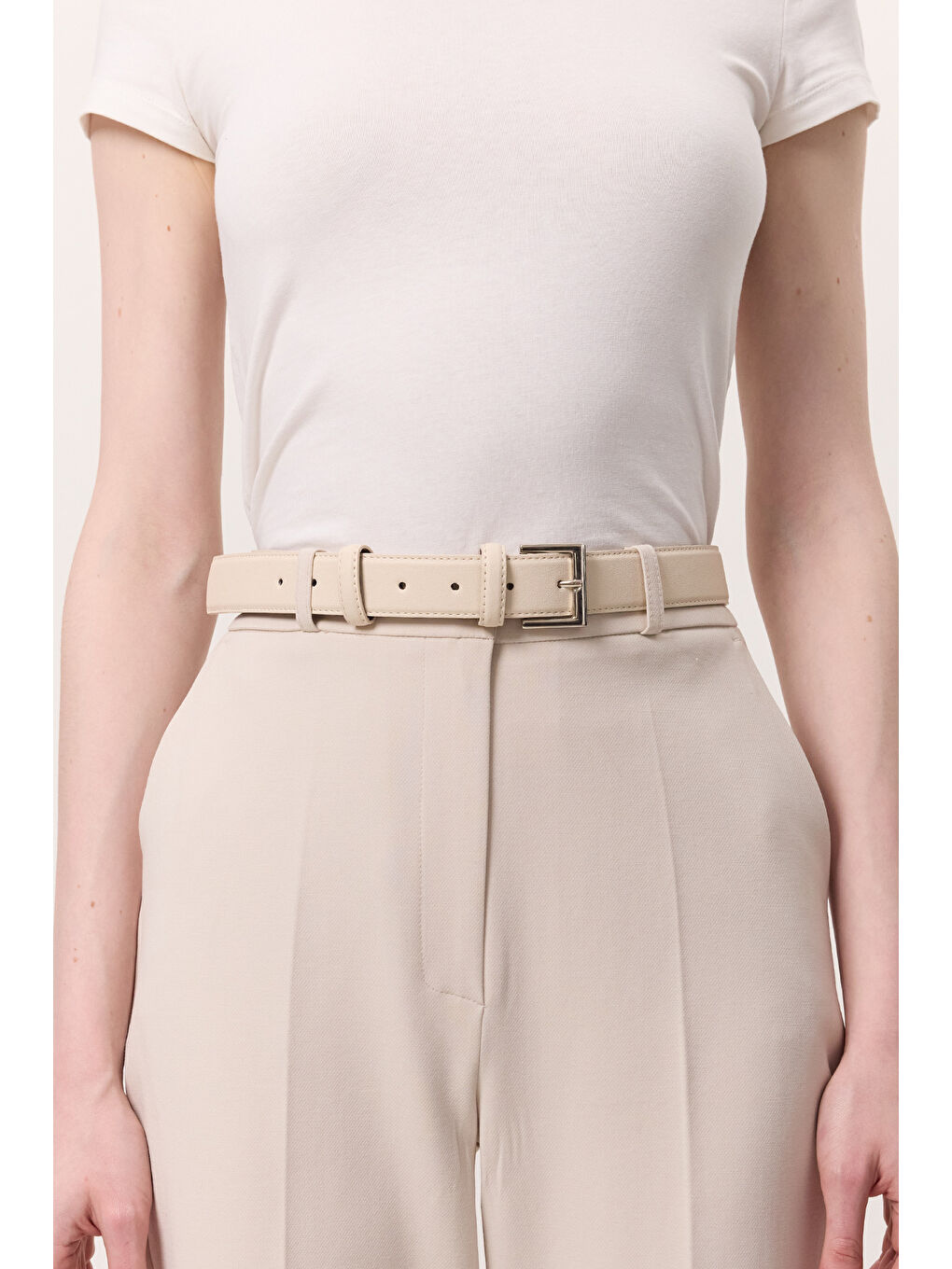 Kare Tokalı Kemer Bej