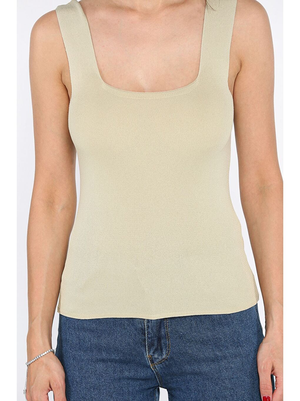 Bej Kare Yaka Askılı Elastanlı Kadın Triko Bluz-3