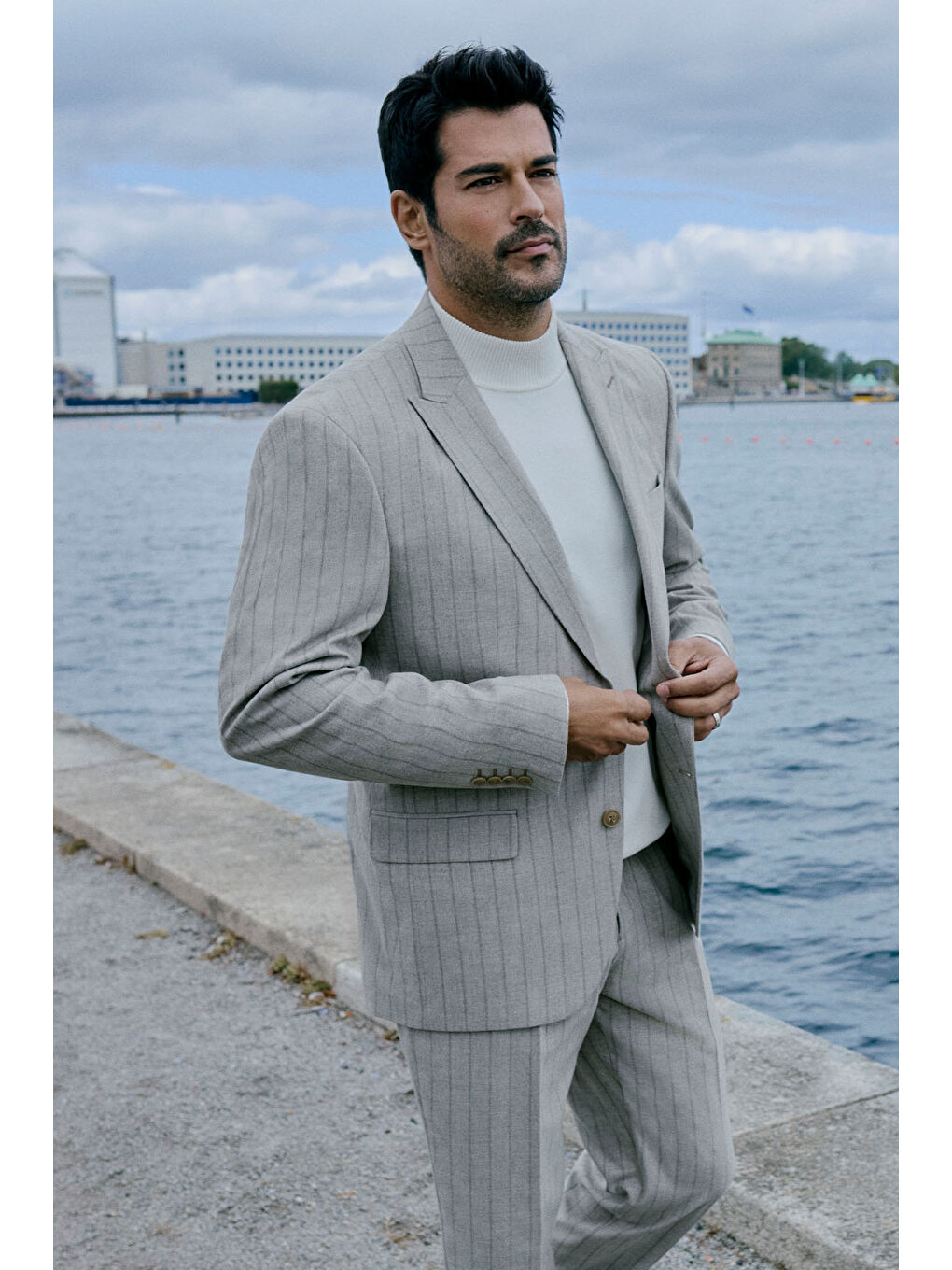 Erkek Bej Yünlü Slim Fit Dar Kesim Kırlangıç Yaka Gizli Lastikli Çizgili Esnek Takım Elbise