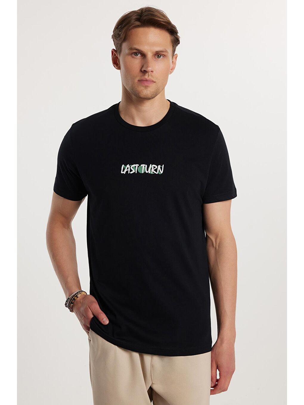 Erkek Slim Fit Dar Kesim %100 Pamuk Yumuşak Dokulu Baskılı Siyah Bisiklet Yaka Tişört-1