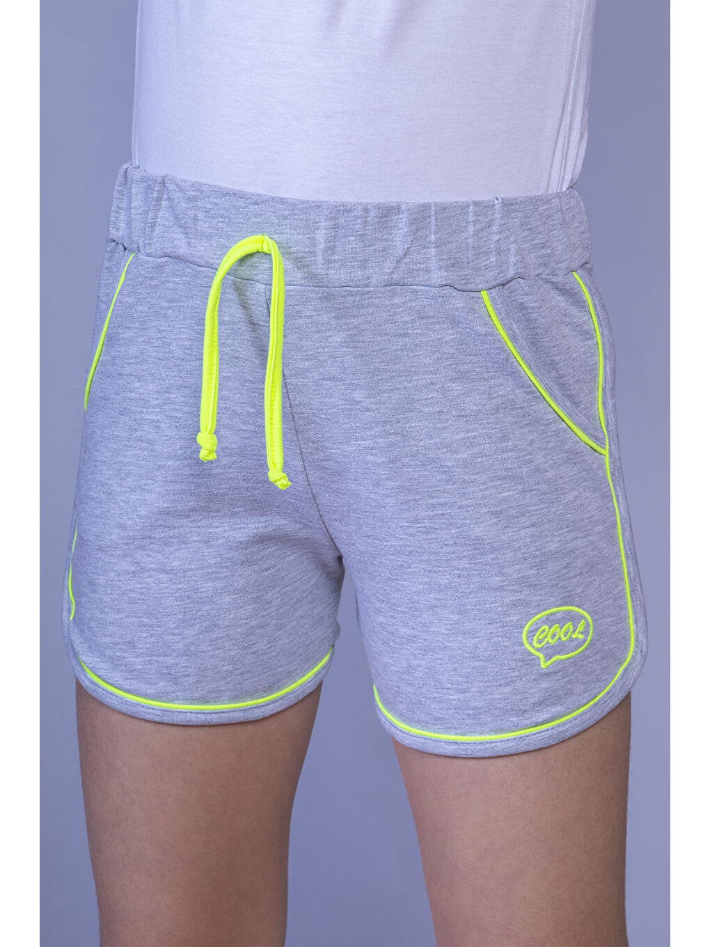 Gri Kız Çocuk Cool Nakışlı İki Yanı Cepli Şort