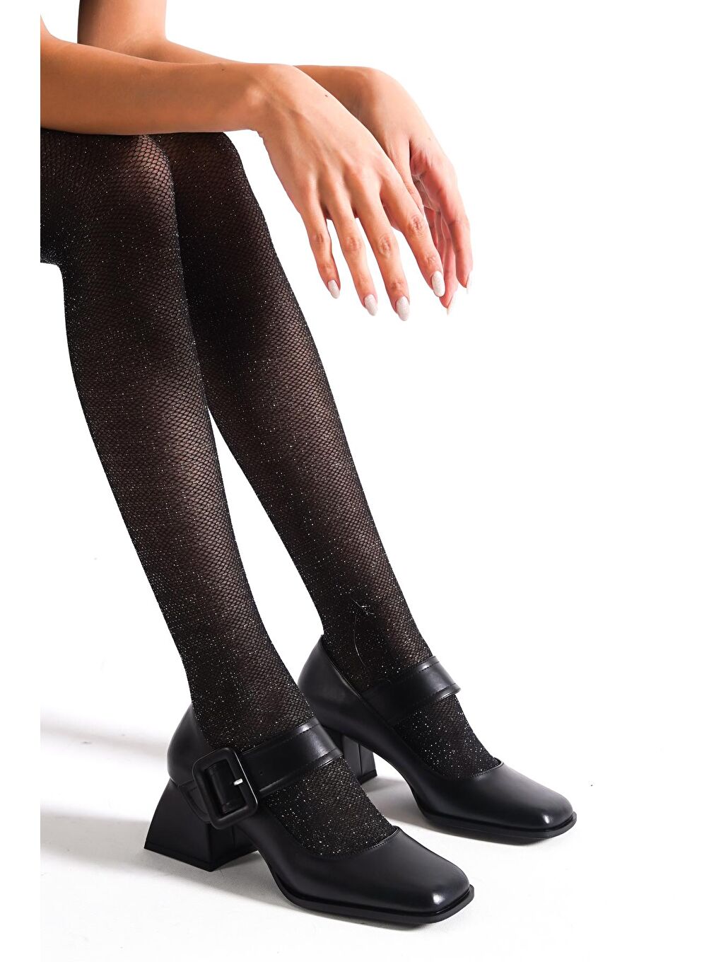 Siyah Cilt Küt Burunlu  Orta Topuklu Kadın Ayakkabı