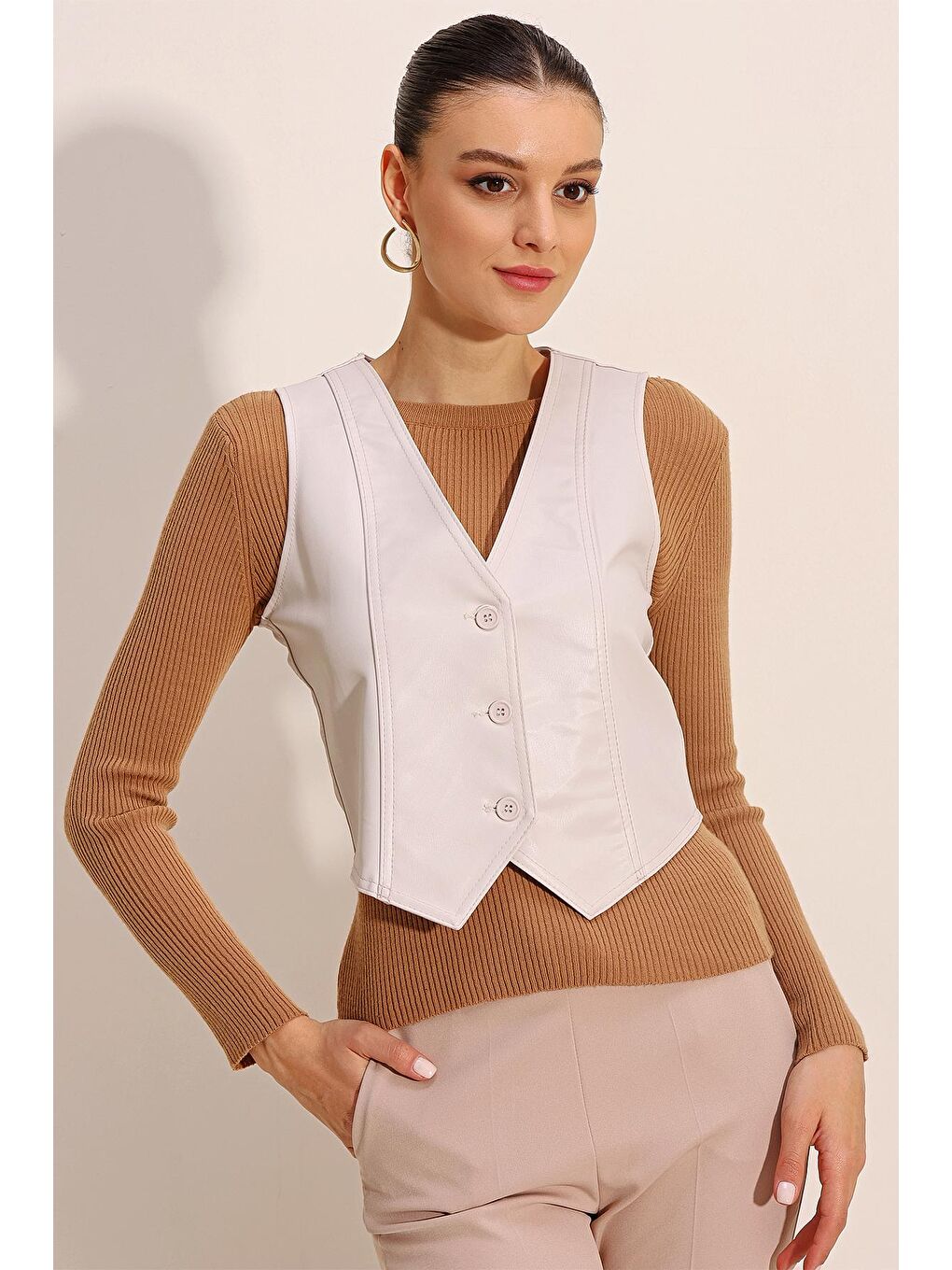 6790 Suni Deri Yelek - Ekru