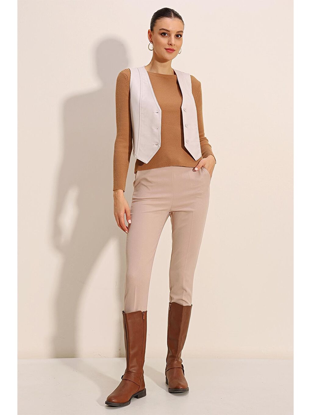 6790 Suni Deri Yelek - Ekru-1