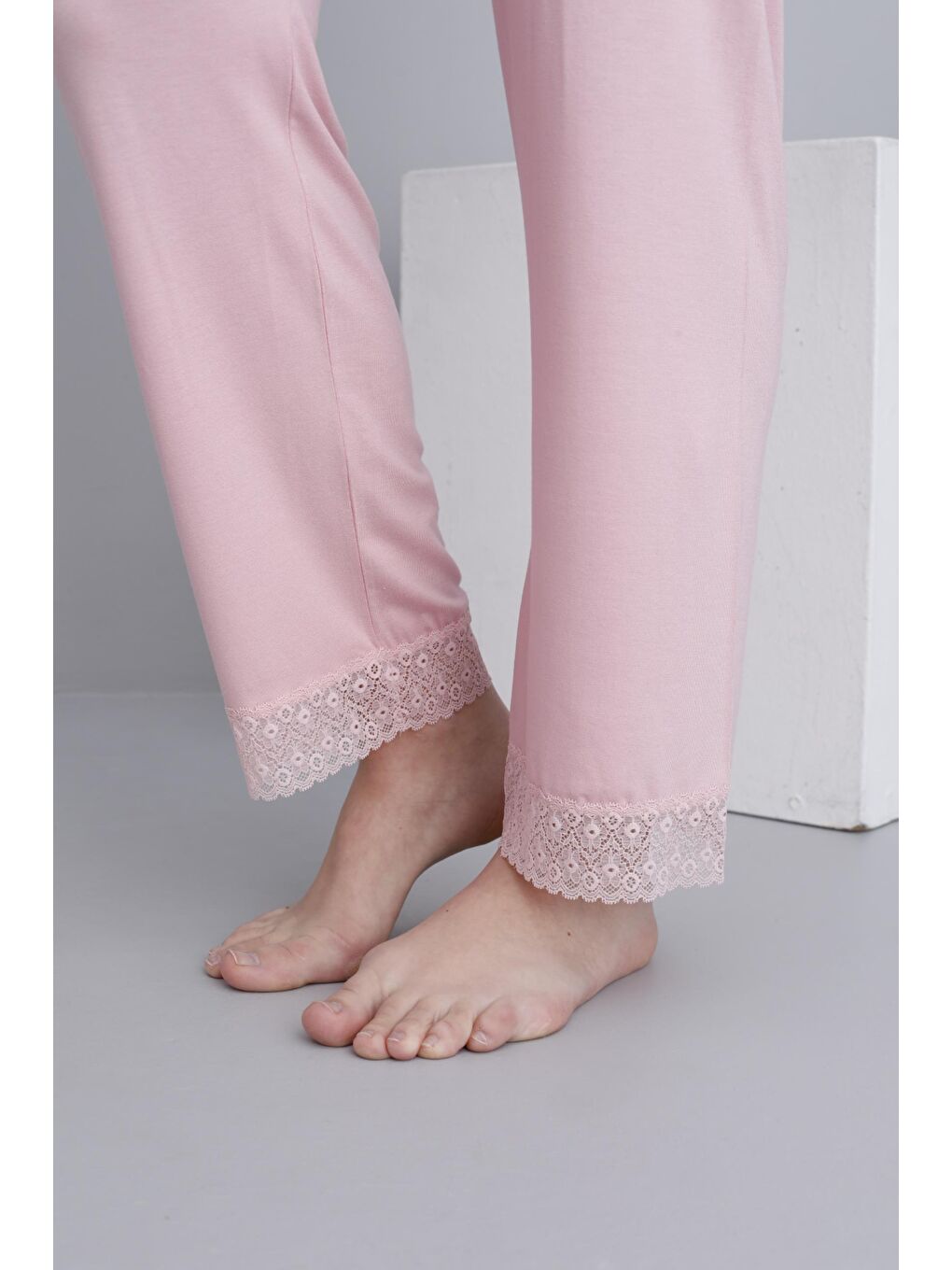 Pembe Pudra Dantel Detaylı V Yaka Kolsuz Hamile ve Lohusa Pijama Takımı-5