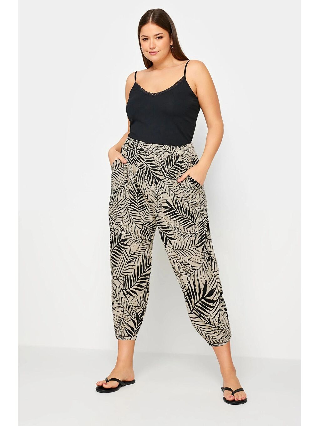 Stil Diva Bej Büyük Beden Paçası ve Beli Lastik Detaylı Cepli Jogger Pantolon 145096