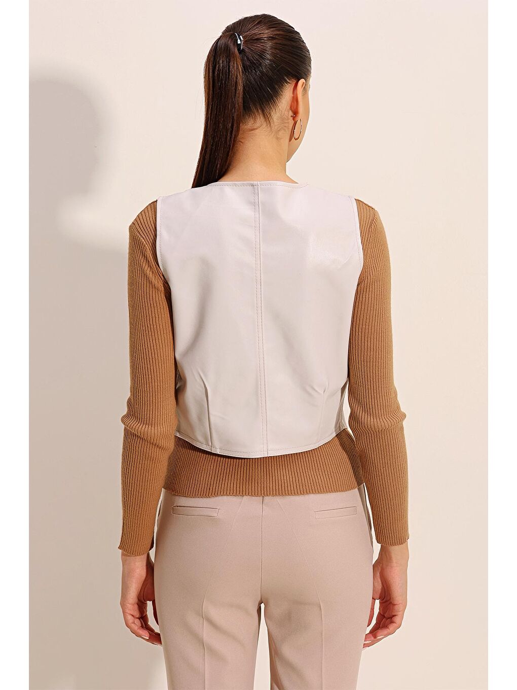 6790 Suni Deri Yelek - Ekru-5