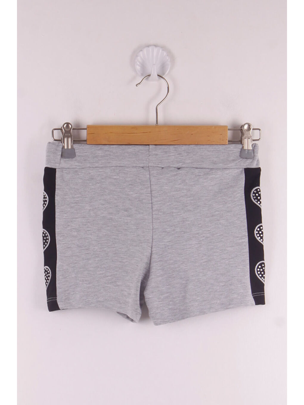 Gri Kız Çocuk Kalp Nakışlı Şort-1