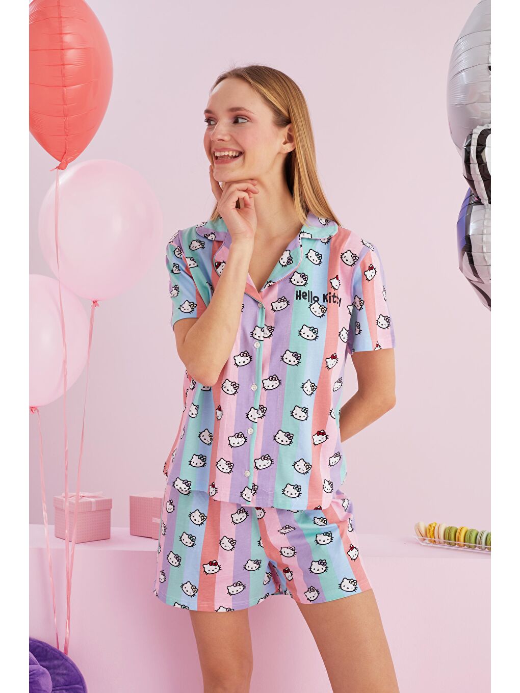 SİYAH İNCİ Karışık Hello Kitty Lisanslı %100 Pamuk Çok Renkli Düğmeli Şort Pijama Takım - 1