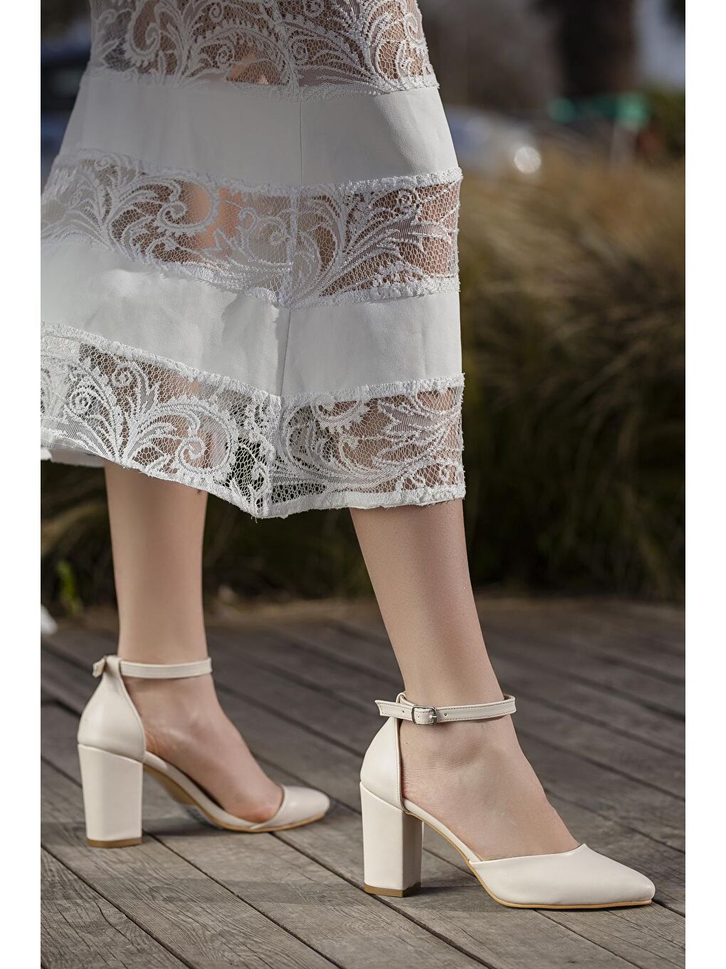 Bej D01050 Yüksek Topuklu Karnıyarık Kadın Ayakkabı