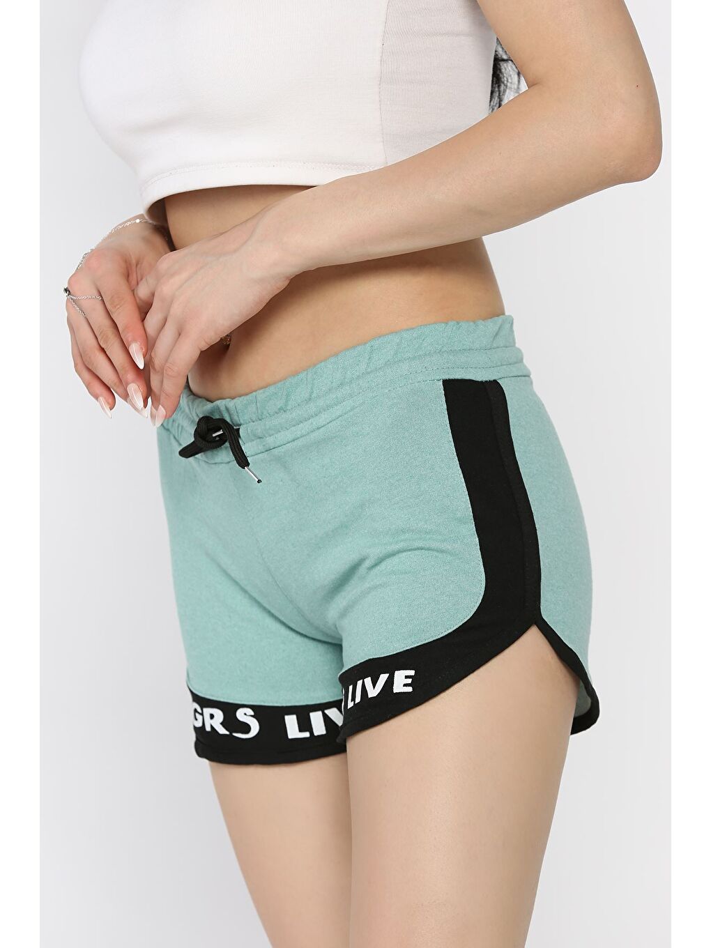 Yeşil Biyeli Kadın Mini Şort-1