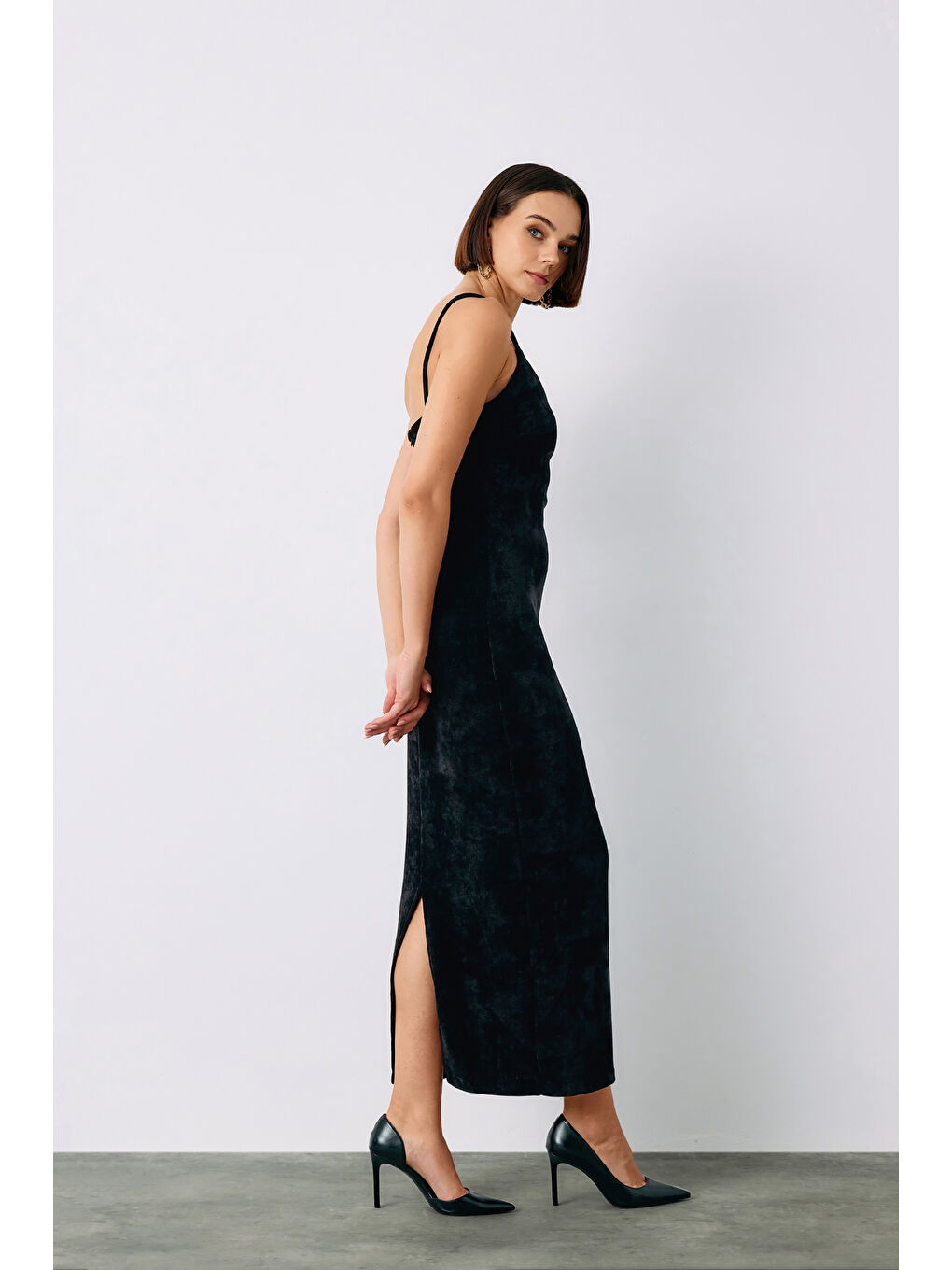 Askılı Kadife Midi Elbise - Siyah-1