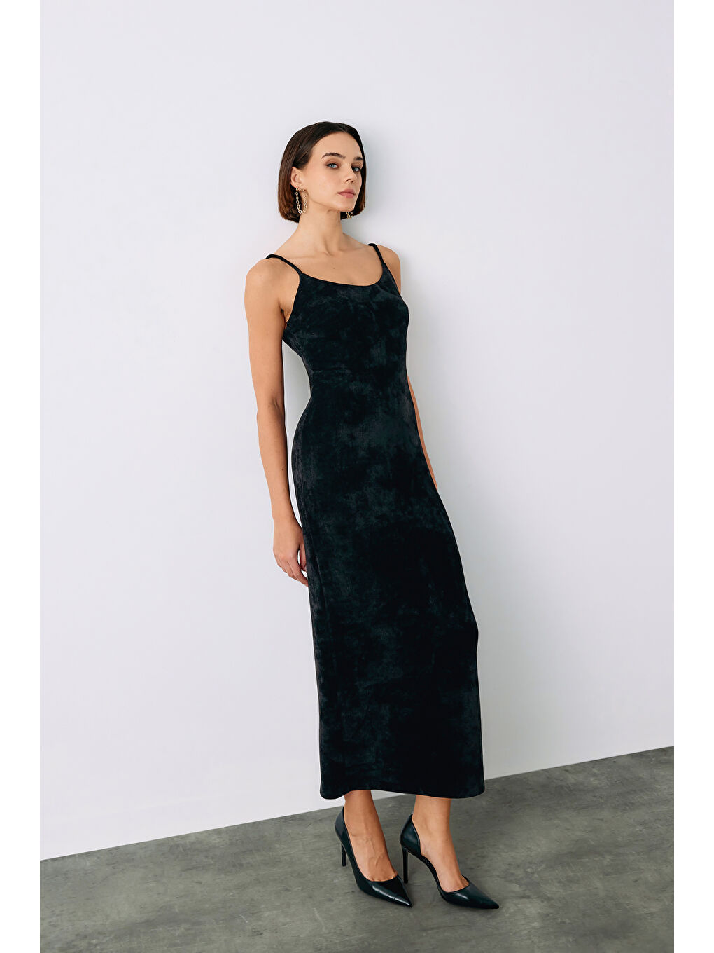 Askılı Kadife Midi Elbise - Siyah-3