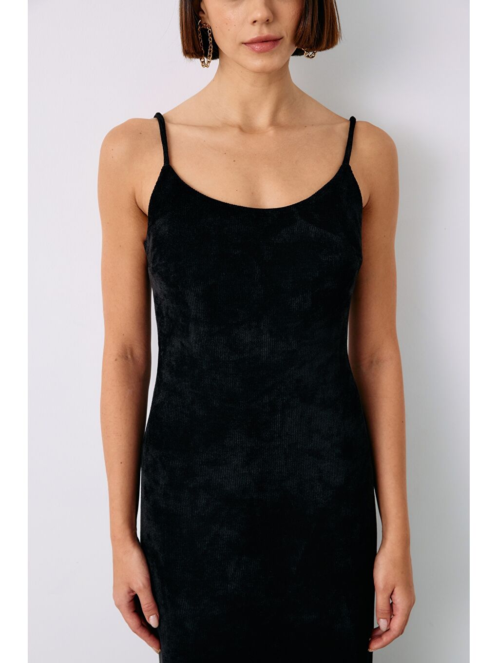 Askılı Kadife Midi Elbise - Siyah-4