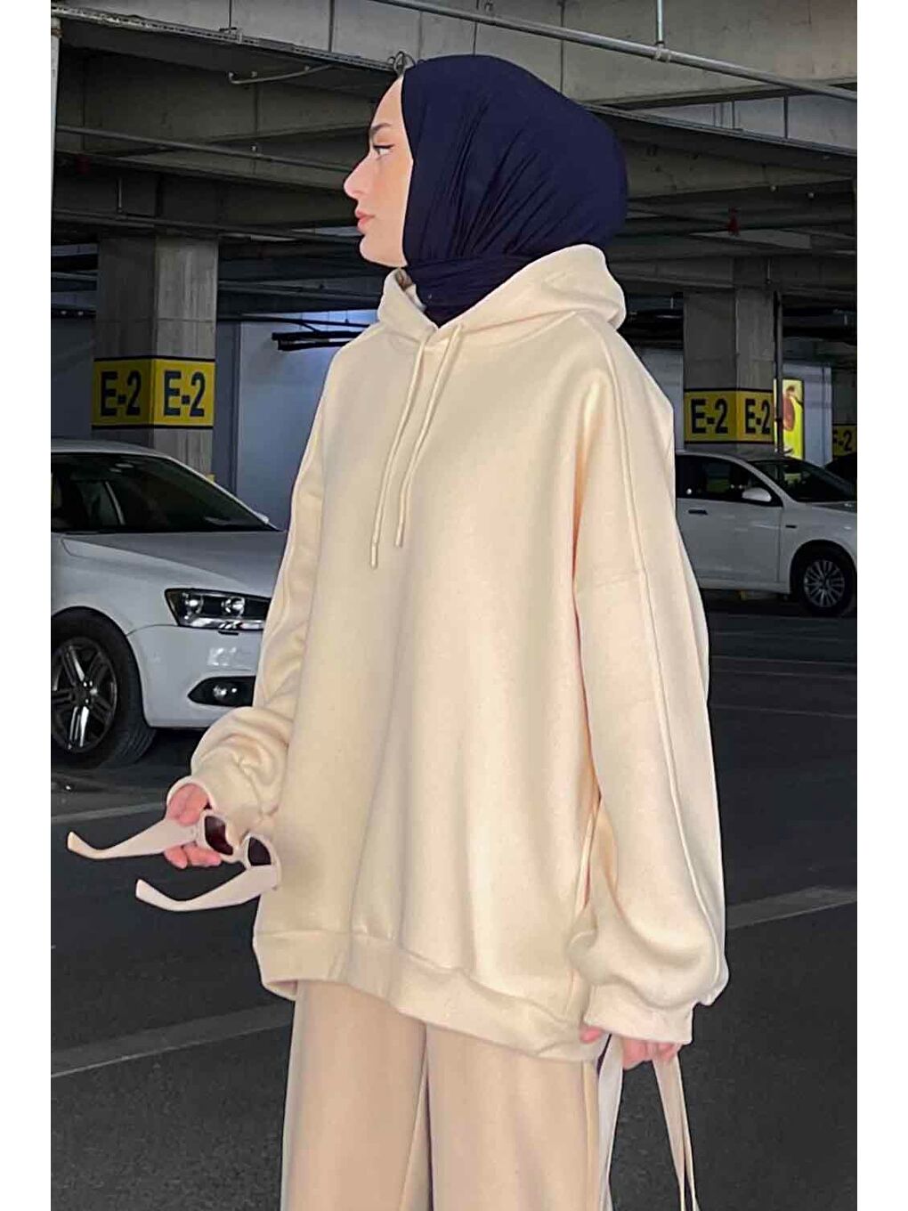 Ekru Kapüşonlu Oversize Yan Cepli Sweat Krem-1