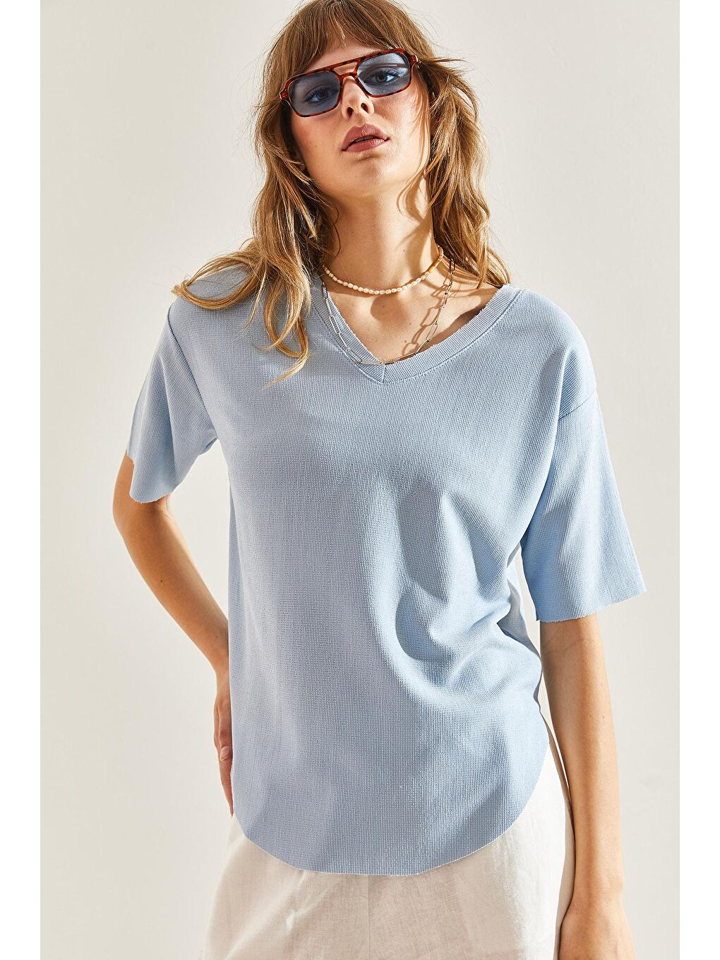 Mavi Kadın V Yaka Oval Kesim Bürümcük Kumaş Bluz-1