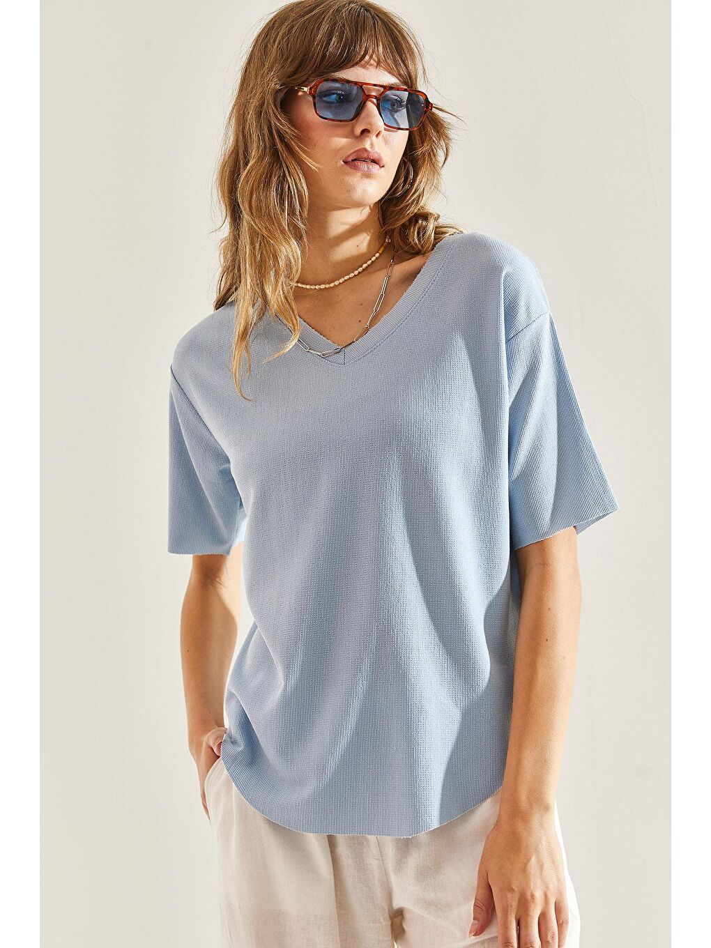 Mavi Kadın V Yaka Oval Kesim Bürümcük Kumaş Bluz-2