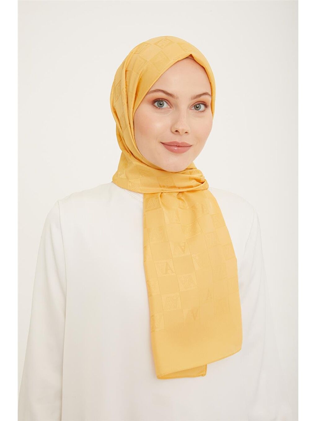 Sarı Trend İnci Monogram Şal 3 72 75