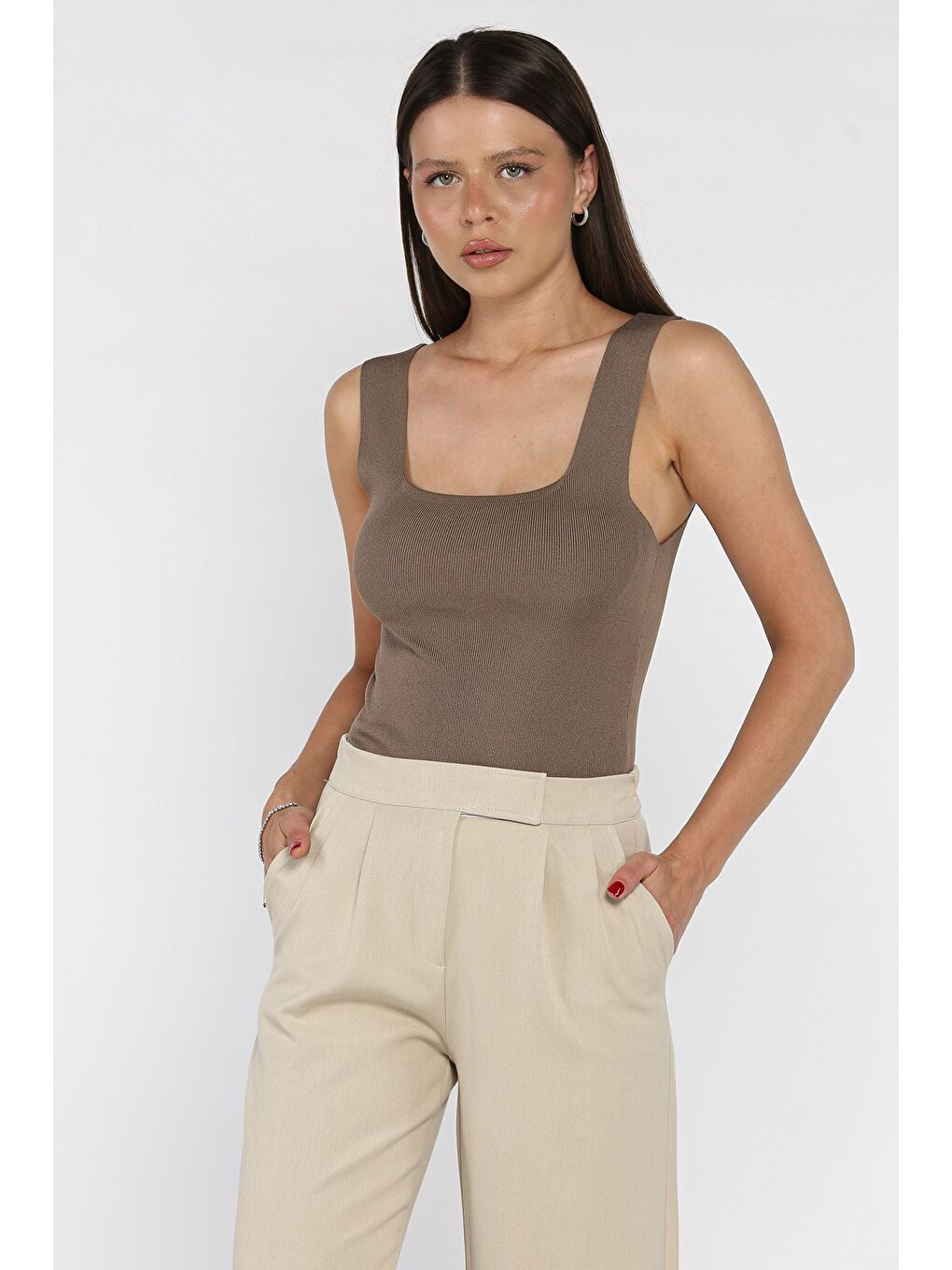 Bej Kare Yaka Askılı Elastanlı Kadın Triko Bluz