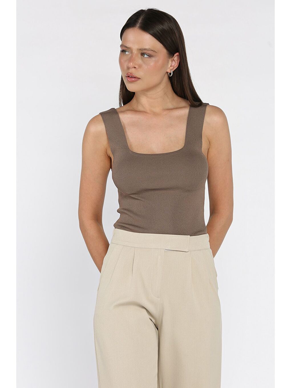 Bej Kare Yaka Askılı Elastanlı Kadın Triko Bluz-1