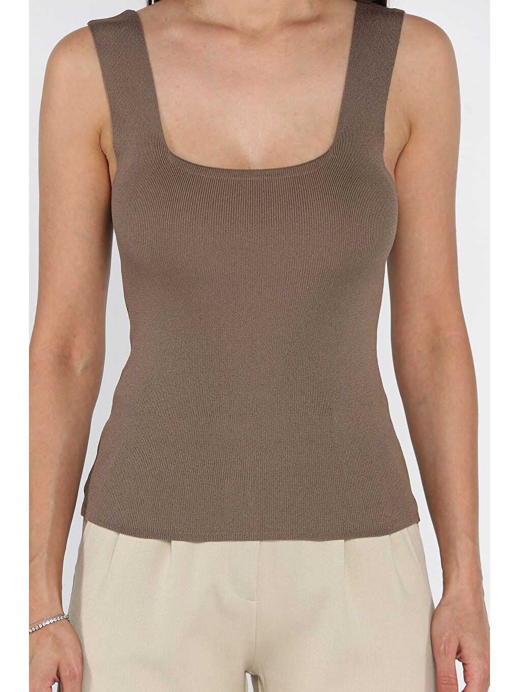 Bej Kare Yaka Askılı Elastanlı Kadın Triko Bluz-3