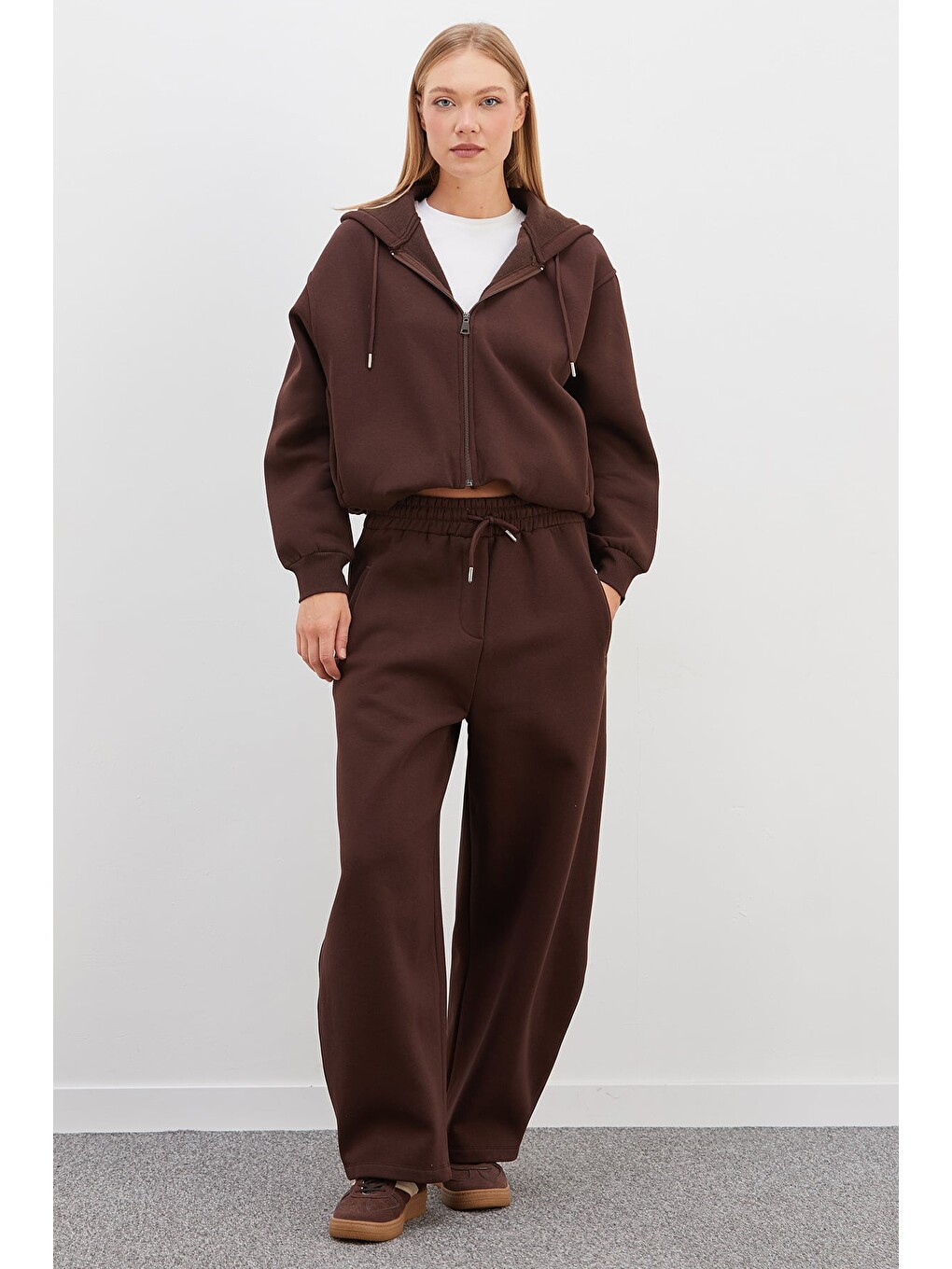 Kahverengi 3 İplik Fermuarlı Kapüşonlu Yarasa Kol Crop Sweatshirt-1