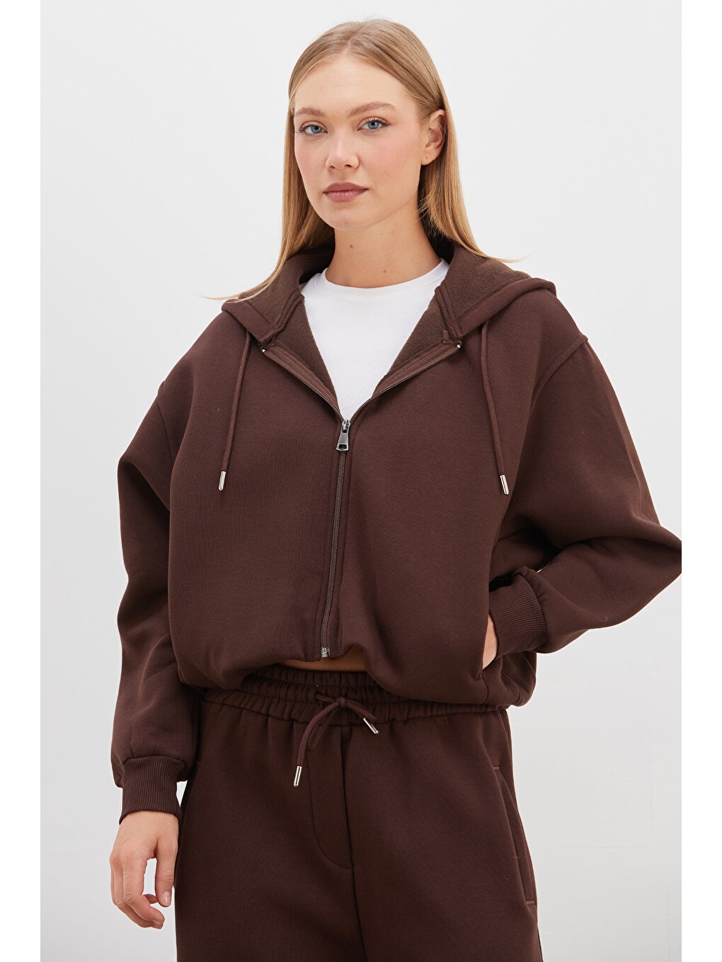 Kahverengi 3 İplik Fermuarlı Kapüşonlu Yarasa Kol Crop Sweatshirt-2
