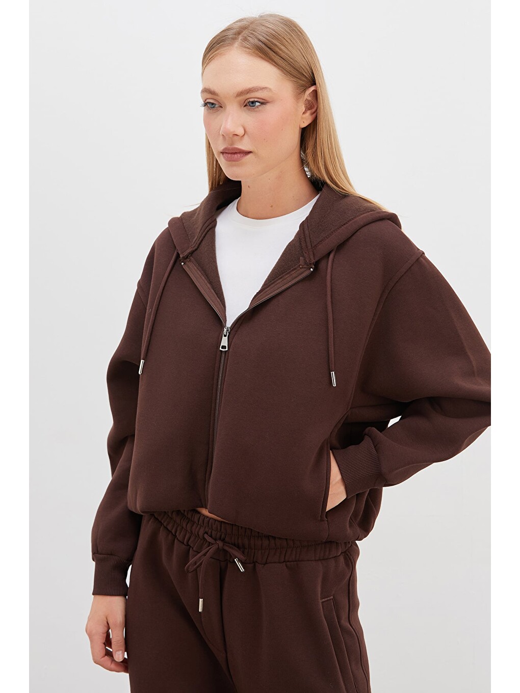 Kahverengi 3 İplik Fermuarlı Kapüşonlu Yarasa Kol Crop Sweatshirt-4